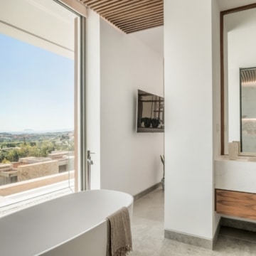 Contemporary villa positioned to capture breathtaking sea views in La Quinta, Benahavís Picture 35