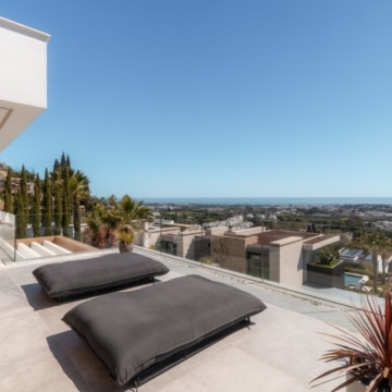 Contemporary villa positioned to capture breathtaking sea views in La Quinta, Benahavís Picture 39