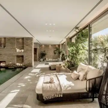 Contemporary villa positioned to capture breathtaking sea views in La Quinta, Benahavís Picture 2