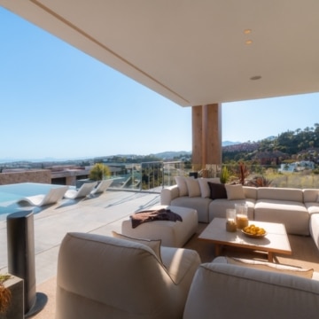 Contemporary villa positioned to capture breathtaking sea views in La Quinta, Benahavís Picture 65