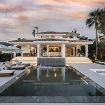Villa nestled on a privileged location with beautiful golf and sea views in Nueva Andalucia Picture 40