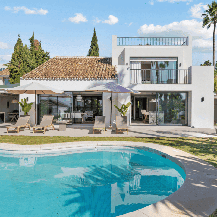 Scandinavian-style villa with panoramic views over Los Naranjos Golf in Nueva Andalucía Picture