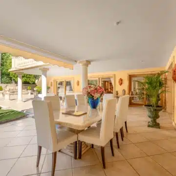 Five bedroom Mediterranean Villa offering serene views in Nueva Andalucía, Marbella Picture 6