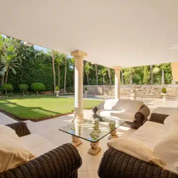 Five bedroom Mediterranean Villa offering serene views in Nueva Andalucía, Marbella Picture 10