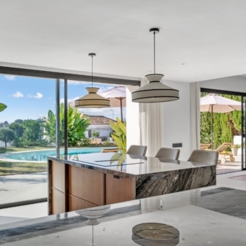 Scandinavian-style villa with panoramic views over Los Naranjos Golf in Nueva Andalucía Picture 20
