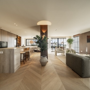 Villa nestled on a privileged location with beautiful golf and sea views in Nueva Andalucia Picture 14