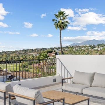 Scandinavian-style villa with panoramic views over Los Naranjos Golf in Nueva Andalucía Picture 11