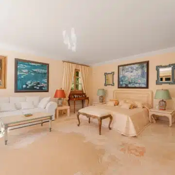 Five bedroom Mediterranean Villa offering serene views in Nueva Andalucía, Marbella Picture 12