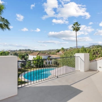 Scandinavian-style villa with panoramic views over Los Naranjos Golf in Nueva Andalucía Picture 23