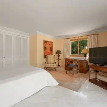 Five bedroom Mediterranean Villa offering serene views in Nueva Andalucía, Marbella Picture 20