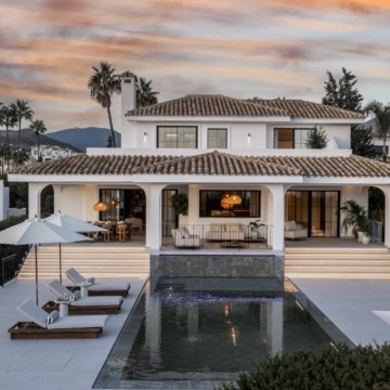 Villa nestled on a privileged location with beautiful golf and sea views in Nueva Andalucia Picture 39