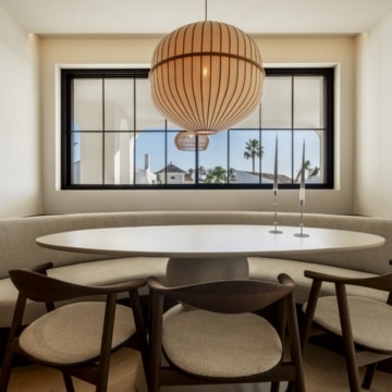 Villa nestled on a privileged location with beautiful golf and sea views in Nueva Andalucia Picture 17