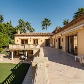 Five bedroom Mediterranean Villa offering serene views in Nueva Andalucía, Marbella Picture 25
