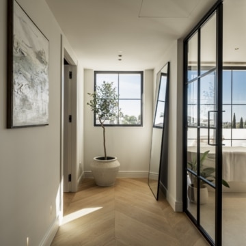 Villa nestled on a privileged location with beautiful golf and sea views in Nueva Andalucia Picture 25