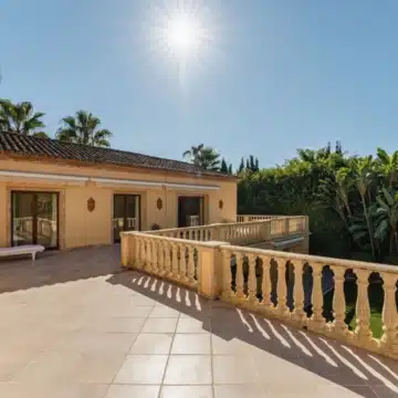 Five bedroom Mediterranean Villa offering serene views in Nueva Andalucía, Marbella Picture 28