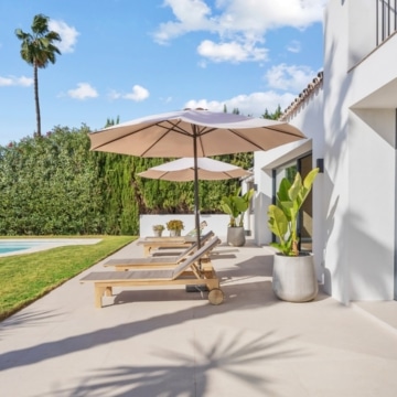 Scandinavian-style villa with panoramic views over Los Naranjos Golf in Nueva Andalucía Picture 7