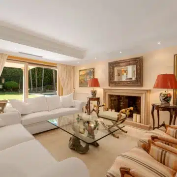 Five bedroom Mediterranean Villa offering serene views in Nueva Andalucía, Marbella Picture 1