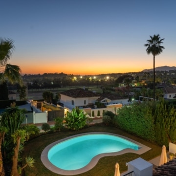 Scandinavian-style villa with panoramic views over Los Naranjos Golf in Nueva Andalucía Picture 35