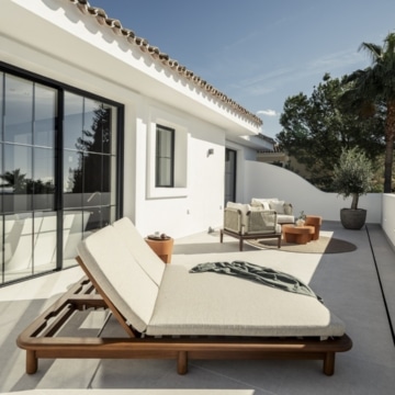 Villa nestled on a privileged location with beautiful golf and sea views in Nueva Andalucia Picture 28