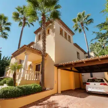 Five bedroom Mediterranean Villa offering serene views in Nueva Andalucía, Marbella Picture 32