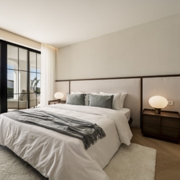 Villa nestled on a privileged location with beautiful golf and sea views in Nueva Andalucia Picture 30