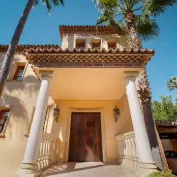Five bedroom Mediterranean Villa offering serene views in Nueva Andalucía, Marbella Picture 33