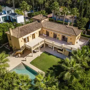Five bedroom Mediterranean Villa offering serene views in Nueva Andalucía, Marbella Picture 34