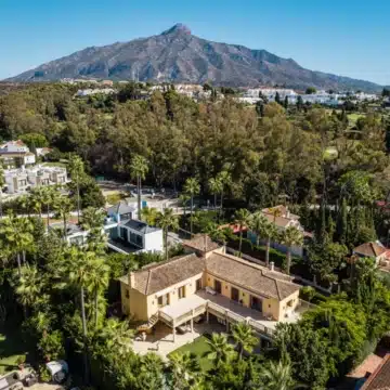 Five bedroom Mediterranean Villa offering serene views in Nueva Andalucía, Marbella Picture 0