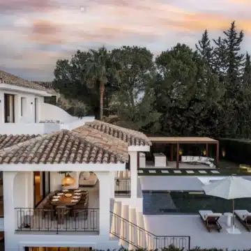 Villa nestled on a privileged location with beautiful golf and sea views in Nueva Andalucia Picture 6