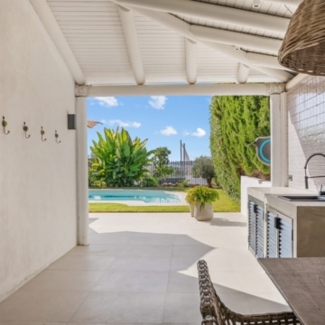 Scandinavian-style villa with panoramic views over Los Naranjos Golf in Nueva Andalucía Picture 16