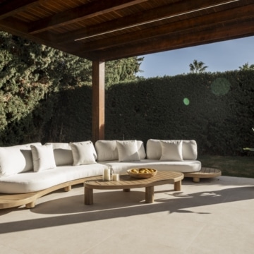 Villa nestled on a privileged location with beautiful golf and sea views in Nueva Andalucia Picture 50