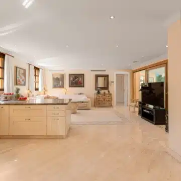Five bedroom Mediterranean Villa offering serene views in Nueva Andalucía, Marbella Picture 16