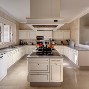 Impressive Estate enjoying panoramic sea views with a plot of almost 6000 m² in Rio Real, Marbella Picture 13
