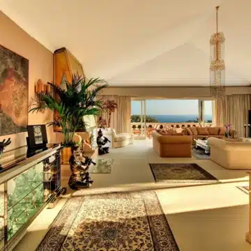 Impressive Estate enjoying panoramic sea views with a plot of almost 6000 m² in Rio Real, Marbella Picture 3