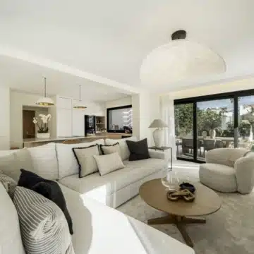 Newly renovated villa in a peaceful neighbourhood of Linda Vista Baja, San Pedro de Alcantara Picture 1
