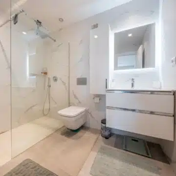 Refurbished apartment in the sought-after residential community Lorcrimar, Nueva Andalucía Picture 13