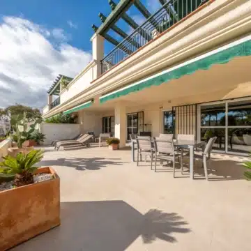 Refurbished apartment in the sought-after residential community Lorcrimar, Nueva Andalucía Picture 6