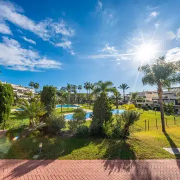 Refurbished apartment in the sought-after residential community Lorcrimar, Nueva Andalucía Picture 19