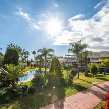 Refurbished apartment in the sought-after residential community Lorcrimar, Nueva Andalucía Picture 0