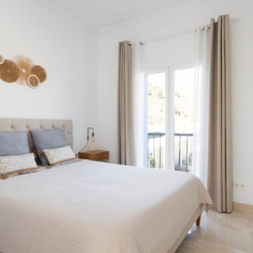 Elegant south-facing penthouse featuring spacious terrace with sea views in Paraiso Pueblo, Benahavís Picture 21