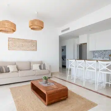 Elegant south-facing penthouse featuring spacious terrace with sea views in Paraiso Pueblo, Benahavís Picture 9