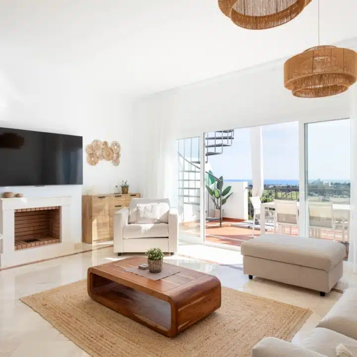 Elegant south-facing penthouse featuring spacious terrace with sea views in Paraiso Pueblo, Benahavís Picture