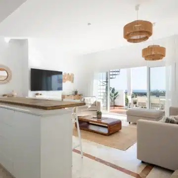 Elegant south-facing penthouse featuring spacious terrace with sea views in Paraiso Pueblo, Benahavís Picture 10