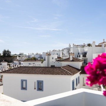 Elegant south-facing penthouse featuring spacious terrace with sea views in Paraiso Pueblo, Benahavís Picture 27