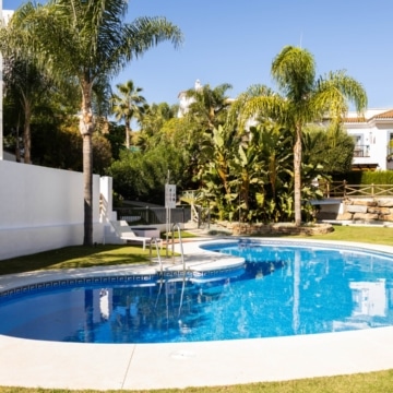Elegant south-facing penthouse featuring spacious terrace with sea views in Paraiso Pueblo, Benahavís Picture 32