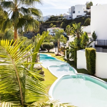 Elegant south-facing penthouse featuring spacious terrace with sea views in Paraiso Pueblo, Benahavís Picture 33