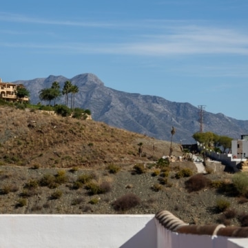 Elegant south-facing penthouse featuring spacious terrace with sea views in Paraiso Pueblo, Benahavís Picture 28