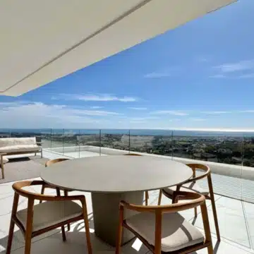 Luxury corner apartment with panoramic sea and golf views in BYU Hills, Benahavis Picture 7