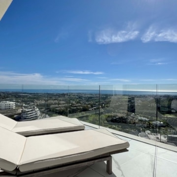 Luxury corner apartment with panoramic sea and golf views in BYU Hills, Benahavis Picture 25