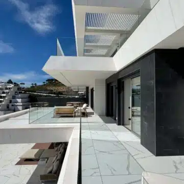 Luxury corner apartment with panoramic sea and golf views in BYU Hills, Benahavis Picture 26